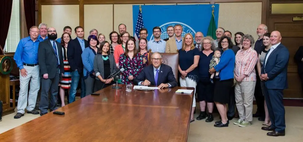 inslee-with-members jay inslee signs the washington solar consumer protection act